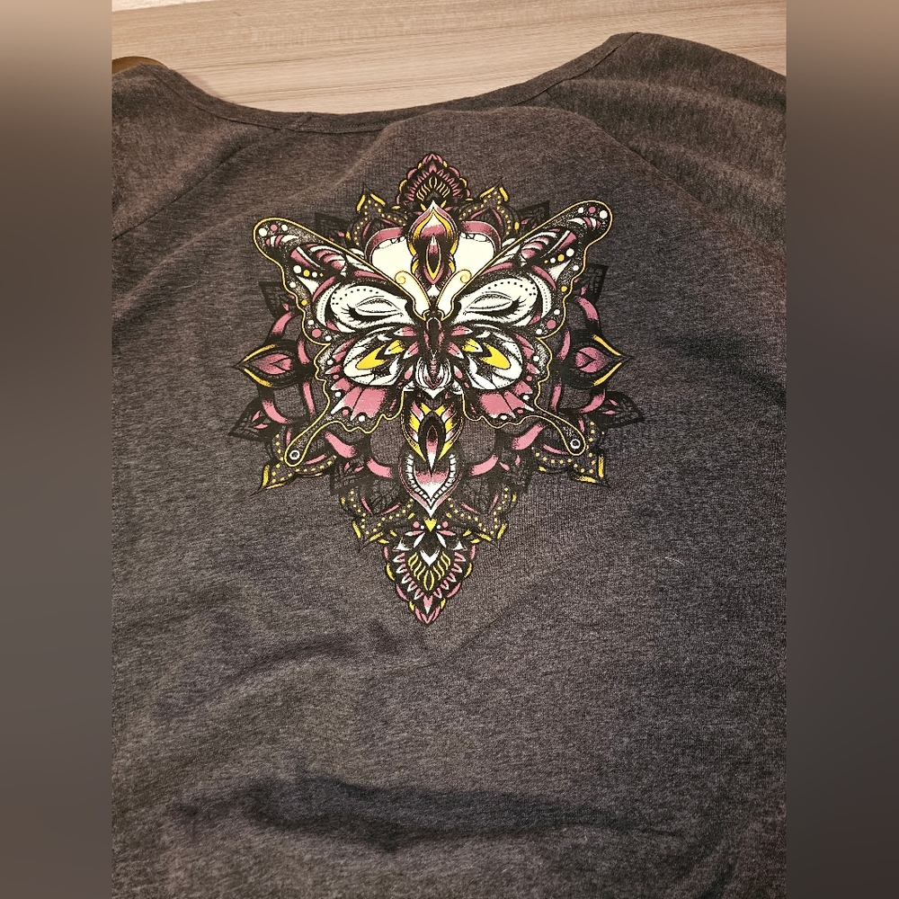 🌼🌸Torrid Graphic Dark Gray Top with Colorful Design